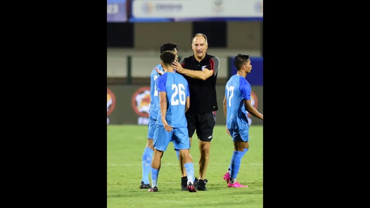 മിണ്ടരുത്! സ്റ്റിമാക്കിന് നിയന്ത്രണം; ഇന്ത്യയുടെ ഫുട്ബോള് ടീം പരിശീലക സ്ഥാനത്ത് നിന്ന് പുറത്താക്കിയേക്കും മിണ്ടരുത്! സ്റ്റിമാക്കിന് നിയന്ത്രണം; ഇന്ത്യയുടെ ഫുട്ബോള് ടീം പരിശീലക സ്ഥാനത്ത് നിന്ന് പുറത്താക്കിയേക്കും