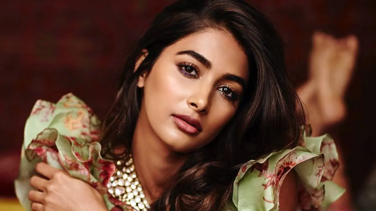 Pooja Hegde to reduce remuneration? Actress to reduce fee to 70 lakh after successive flops; read DETAILS Pooja Hegde to reduce remuneration? Actress to reduce fee to 70 lakh after successive flops; read DETAILS