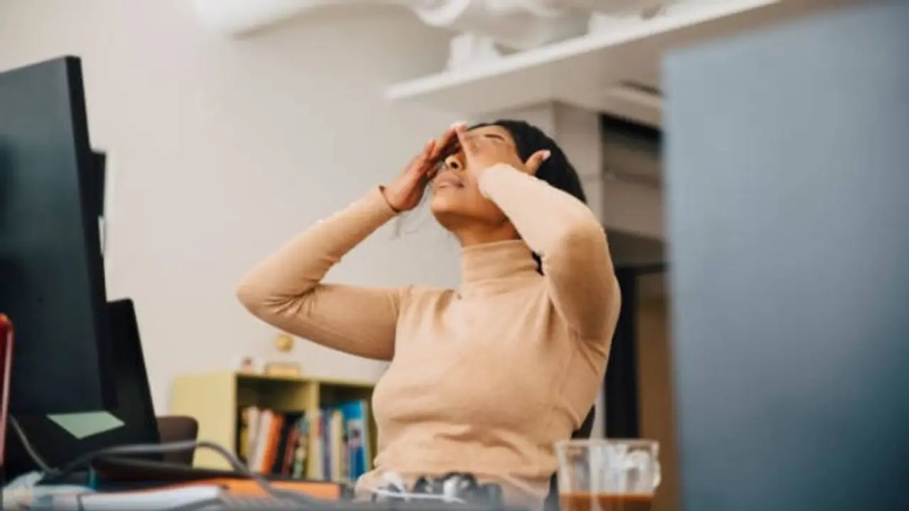 എപ്പോഴും ക്ഷീണമാണോ? എങ്കിൽ കാരണങ്ങൾ ഇതാകാം എപ്പോഴും ക്ഷീണമാണോ? എങ്കിൽ കാരണങ്ങൾ ഇതാകാം