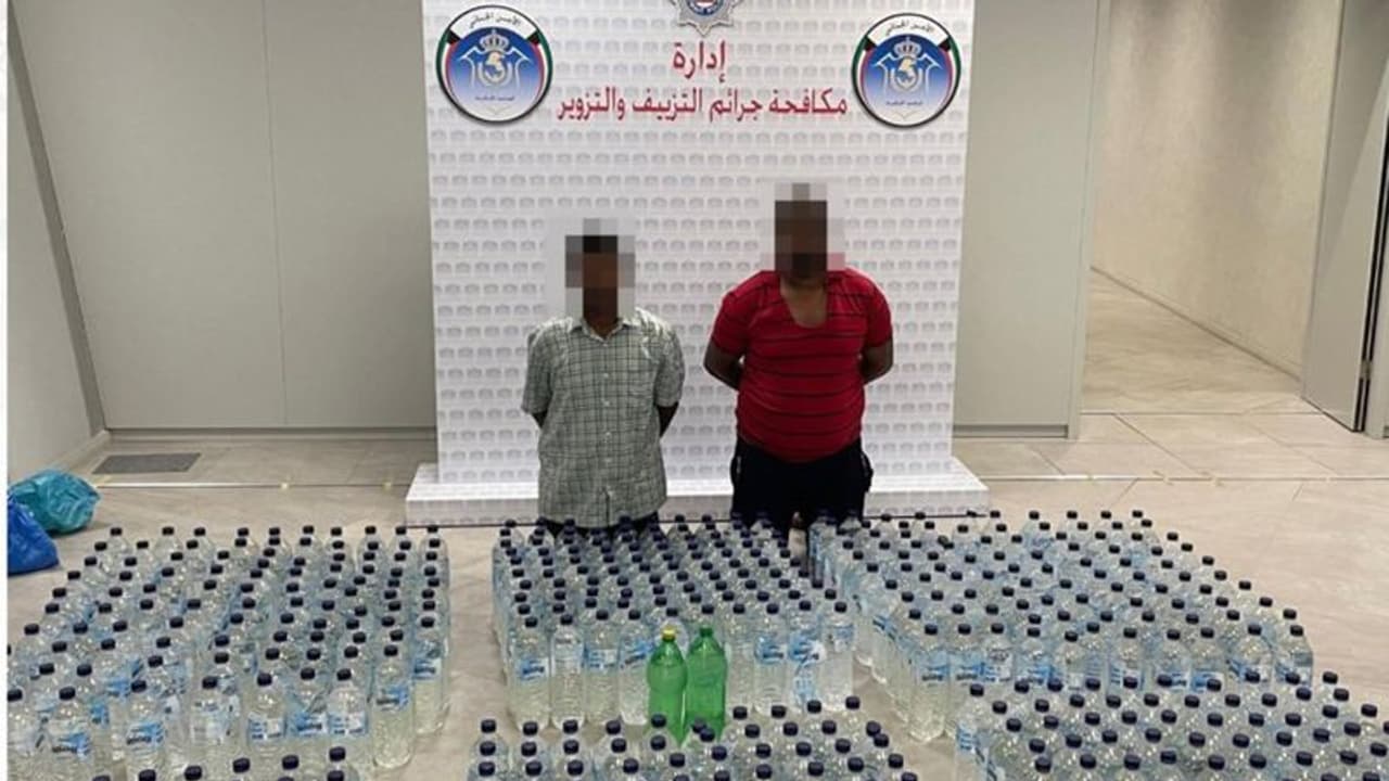 541 ബോട്ടില് മദ്യവുമായി രണ്ട് പ്രവാസികള് പൊലീസിന്റെ പിടിയിലായി 541 ബോട്ടില് മദ്യവുമായി രണ്ട് പ്രവാസികള് പൊലീസിന്റെ പിടിയിലായി