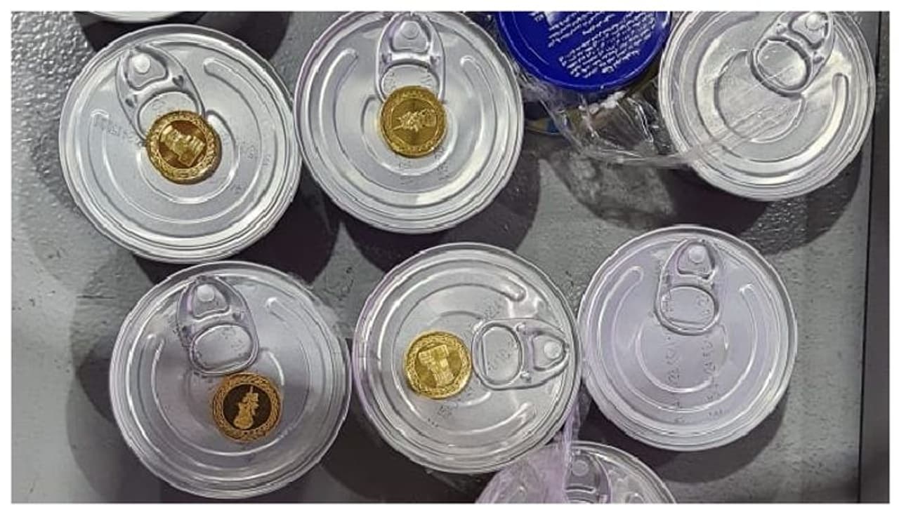 സ്ക്രീനിങ്ങിൽ കസ്റ്റംസിന് സംശയം തോന്നി; ചീസ് ടിന്നുകൾ പൊട്ടിച്ചപ്പോള്‍ കണ്ടെത്തിയത് വന്‍ സ്വർണക്കടത്ത്