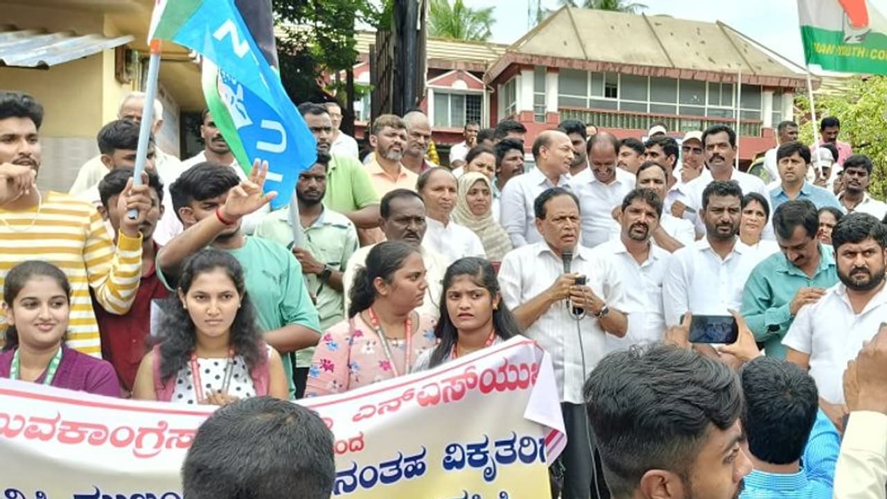 ತೀರ್ಥಹಳ್ಳಿ: ಪ್ರತೀಕ್ಗೌಡ ಕೃತ್ಯ ವಿಚಾರದಲ್ಲಿ ಶಾಸಕ ಆರಗ ಜ್ಞಾನೇಂದ್ರ ಕ್ಷಮೆ ಕೋರಲಿ, ಕಿಮ್ಮನೆ ರತ್ನಾಕರ್ ತೀರ್ಥಹಳ್ಳಿ: ಪ್ರತೀಕ್ಗೌಡ ಕೃತ್ಯ ವಿಚಾರದಲ್ಲಿ ಶಾಸಕ ಆರಗ ಜ್ಞಾನೇಂದ್ರ ಕ್ಷಮೆ ಕೋರಲಿ, ಕಿಮ್ಮನೆ ರತ್ನಾಕರ್