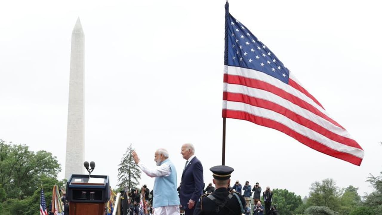 ಬೆಂಗಳೂರಲ್ಲೂ US ರಾಯಭಾರ ಕಚೇರಿ: H1B Visa ನಿಯಮ ಬದಲಾಗಿ ಭಾರತೀಯ ಟೆಕ್ಕಿಗಳಿಗೆ ಅನುಕೂಲ ಬೆಂಗಳೂರಲ್ಲೂ US ರಾಯಭಾರ ಕಚೇರಿ: H1B Visa ನಿಯಮ ಬದಲಾಗಿ ಭಾರತೀಯ ಟೆಕ್ಕಿಗಳಿಗೆ ಅನುಕೂಲ