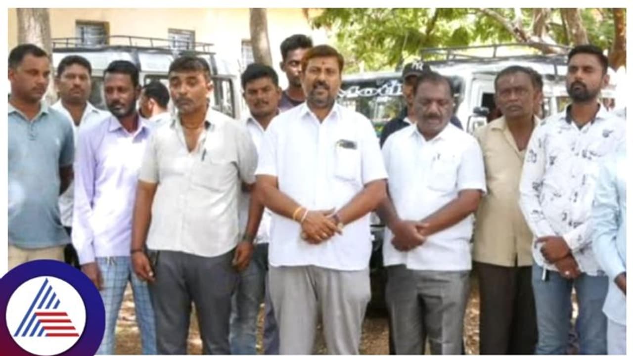 ಶಕ್ತಿ ಯೋಜನೆ ಎಫೆಕ್ಟ್: ಸಿಗದ ಟ್ಯಾಕ್ಸಿ ಬಾಡಿಗೆ, ಕಂಗಾಲಾದ ಟ್ಯಾಕ್ಸಿ ಚಾಲಕರ ಬದುಕು ಶಕ್ತಿ ಯೋಜನೆ ಎಫೆಕ್ಟ್: ಸಿಗದ ಟ್ಯಾಕ್ಸಿ ಬಾಡಿಗೆ, ಕಂಗಾಲಾದ ಟ್ಯಾಕ್ಸಿ ಚಾಲಕರ ಬದುಕು