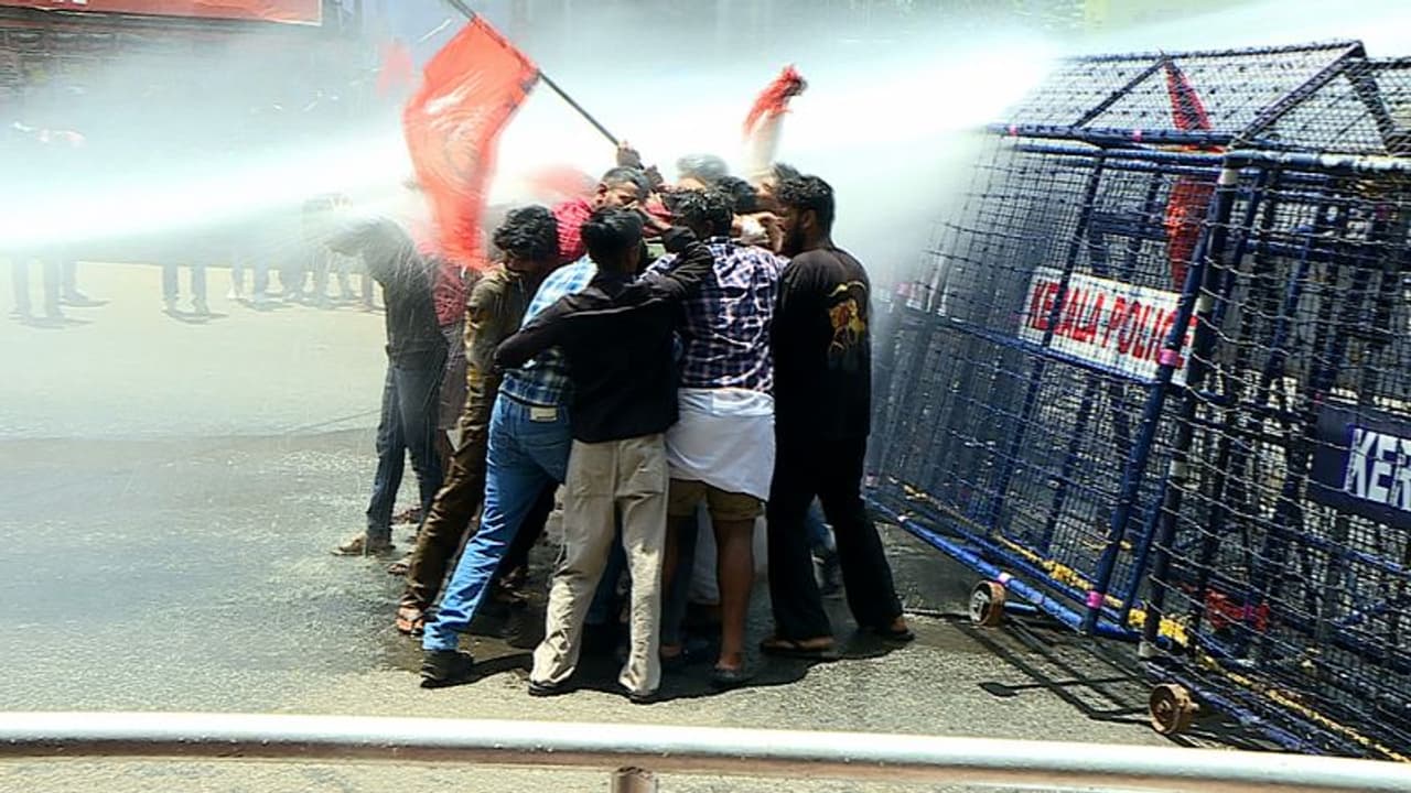 നാളെ സംസ്ഥാന വ്യാപക വിദ്യാഭ്യാസ ബന്ദ്: ആഹ്വാനം ചെയ്ത് എബിവിപി നാളെ സംസ്ഥാന വ്യാപക വിദ്യാഭ്യാസ ബന്ദ്: ആഹ്വാനം ചെയ്ത് എബിവിപി