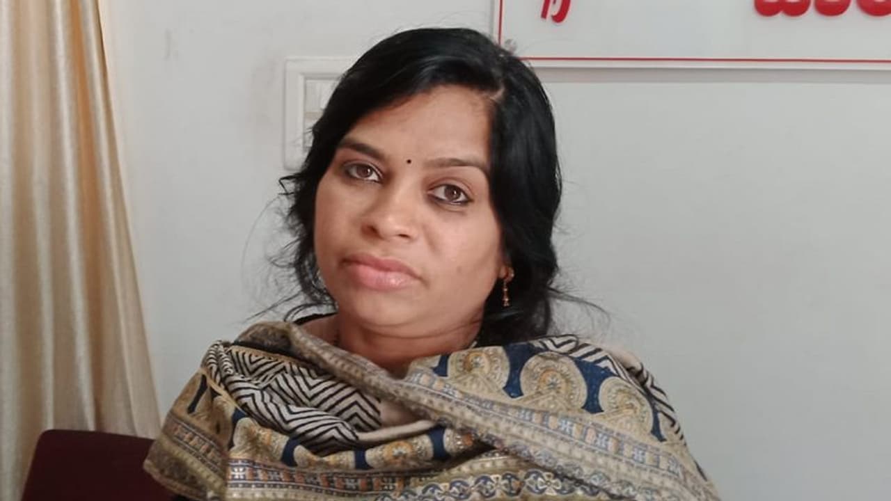 Mandya: ಲಂಚ ಪಡೆಯುವ ವೇಳೆ ಲೋಕಾಯುಕ್ತ ಬಲೆಗೆ ಬಿದ್ದ ಪಾಂಡವಪುರ ತಹಶೀಲ್ದಾರ್ ಸೌಮ್ಯ Mandya: ಲಂಚ ಪಡೆಯುವ ವೇಳೆ ಲೋಕಾಯುಕ್ತ ಬಲೆಗೆ ಬಿದ್ದ ಪಾಂಡವಪುರ ತಹಶೀಲ್ದಾರ್ ಸೌಮ್ಯ