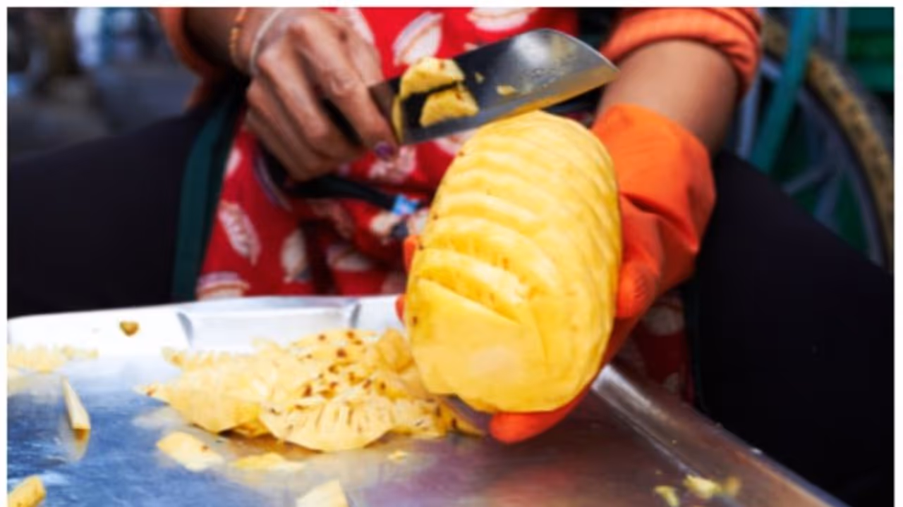 പെെനാപ്പിൾ പ്രിയരാണോ നിങ്ങൾ ? എങ്കിൽ ഇത് കൂടി അറിഞ്ഞിരിക്കൂ പെെനാപ്പിൾ പ്രിയരാണോ നിങ്ങൾ ? എങ്കിൽ ഇത് കൂടി അറിഞ്ഞിരിക്കൂ