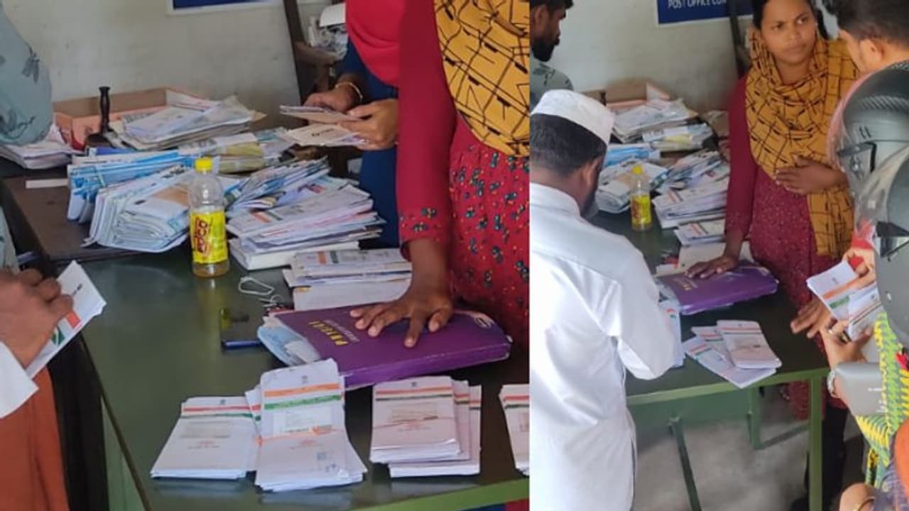 കത്തോ? വന്നിട്ടില്ലല്ലോ! പോസ്റ്റ്മാന്‍റെ പതിവ് മറുപടി; വീട്ടിലെത്തി നാട്ടുകാർ, ആധാ‍റടക്കം കത്തുകളുടെ കൂമ്പാരം