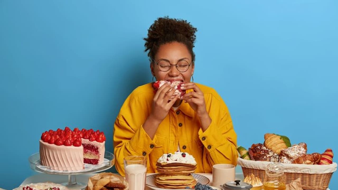 എത്ര ശ്രമിച്ചിട്ടും മധുരക്കൊതി തീരുന്നില്ലേ? ഡോക്ടർ പറയുന്നത് കേൾക്കൂ എത്ര ശ്രമിച്ചിട്ടും മധുരക്കൊതി തീരുന്നില്ലേ? ഡോക്ടർ പറയുന്നത് കേൾക്കൂ