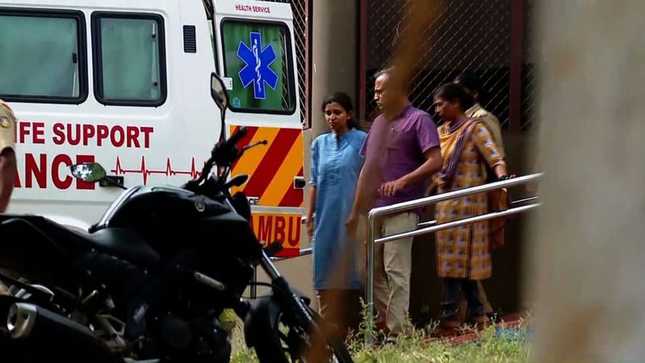 വിദ്യയുടെ ആരോഗ്യനില തൃപ്തികരം, ആശുപത്രി വിട്ടു; നിർജലീകരണമെന്ന് ഡോക്ടർമാർ വിദ്യയുടെ ആരോഗ്യനില തൃപ്തികരം, ആശുപത്രി വിട്ടു; നിർജലീകരണമെന്ന് ഡോക്ടർമാർ