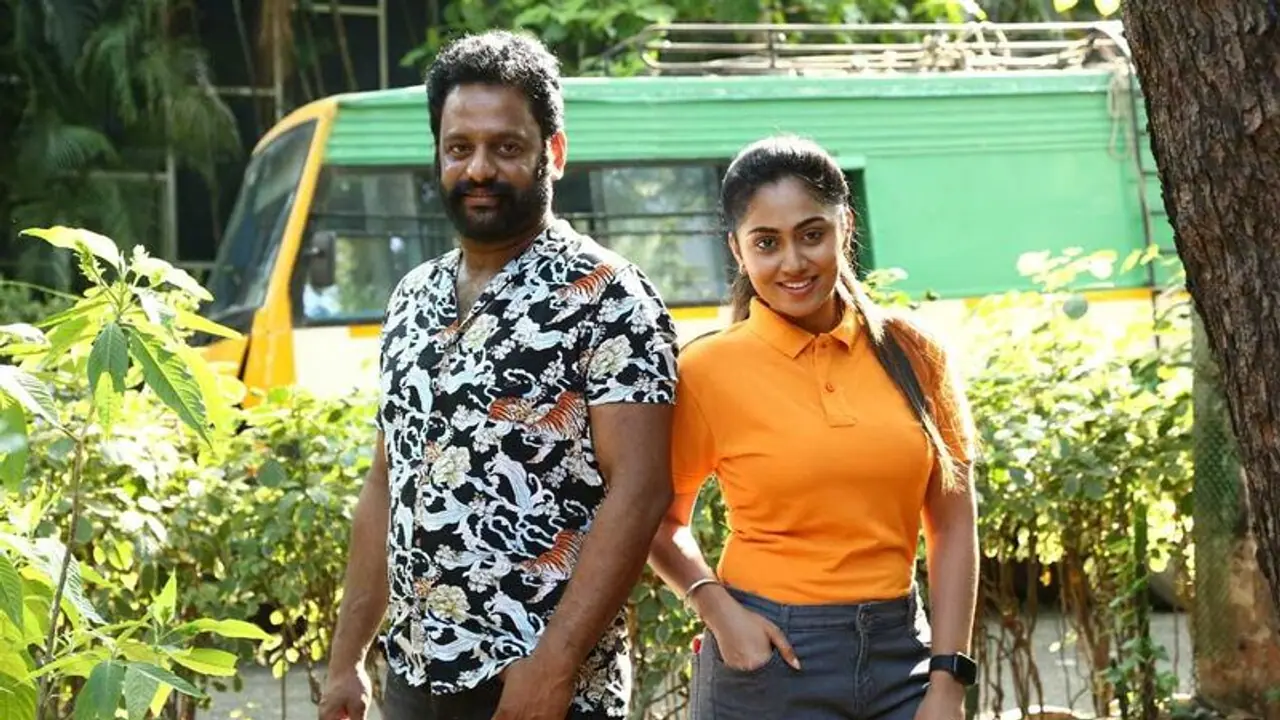 'இருளில் ராவணன்' படத்தின் மூலம் ஹீரோயினாக மாறிய விஜய் டிவி சீரியல் நடிகை ஸ்ரீது! ஜிவி வெளியிட்ட ஃபர்ஸ்ட் லுக் 