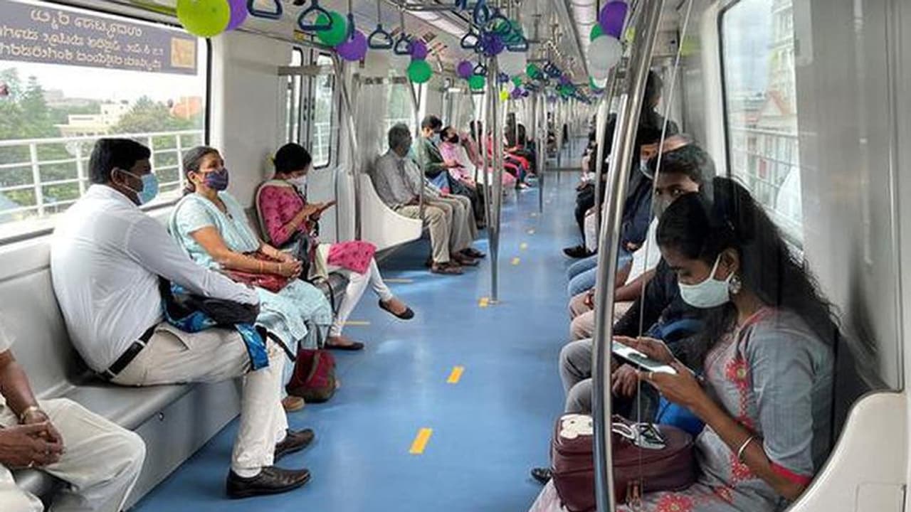 Bengaluru: ಮೆಟ್ರೋದೊಳಗೆ ಲೌಡ್ ಸ್ಪೀಕರ್ ಸಂಗೀತ ನಿಷೇಧ: ಬಿಎಂಆರ್ಸಿಎಲ್ ಸೂಚನೆ Bengaluru: ಮೆಟ್ರೋದೊಳಗೆ ಲೌಡ್ ಸ್ಪೀಕರ್ ಸಂಗೀತ ನಿಷೇಧ: ಬಿಎಂಆರ್ಸಿಎಲ್ ಸೂಚನೆ