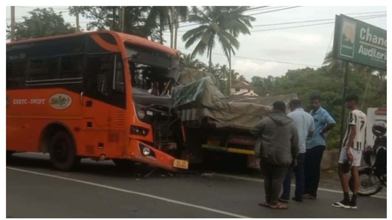 കെഎസ്ആർടിസി സ്വിഫ്റ്റ് ബസും ലോറിയും കൂട്ടിയിടിച്ച് അപകടം കെഎസ്ആർടിസി സ്വിഫ്റ്റ് ബസും ലോറിയും കൂട്ടിയിടിച്ച് അപകടം