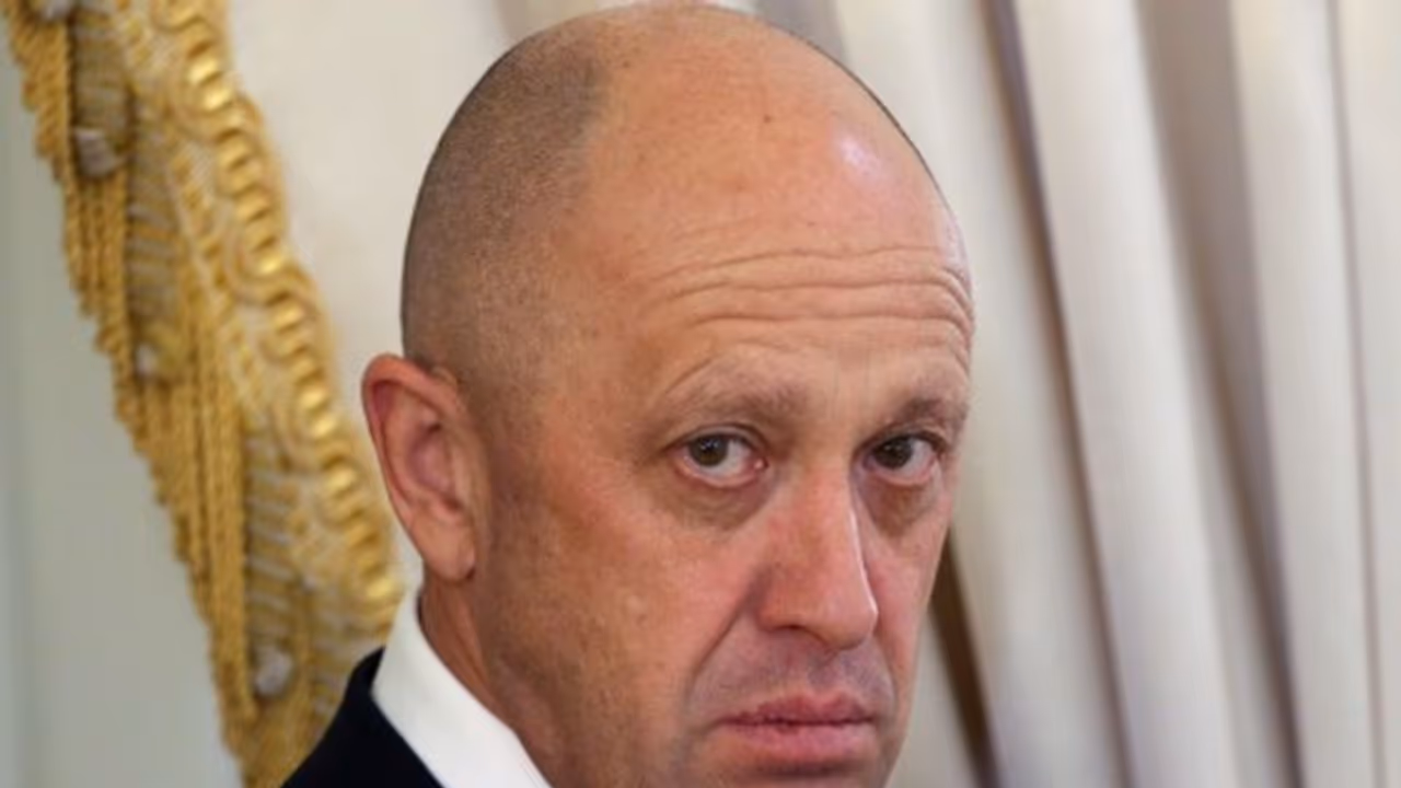 ரஷ்ய அதிபர் விளாடிமிர் புடினுக்கு வில்லனாக மாறி இருக்கும் எவ்கெனி பிரிகாசின்; யார் இவர்? ரஷ்ய அதிபர் விளாடிமிர் புடினுக்கு வில்லனாக மாறி இருக்கும் எவ்கெனி பிரிகாசின்; யார் இவர்?