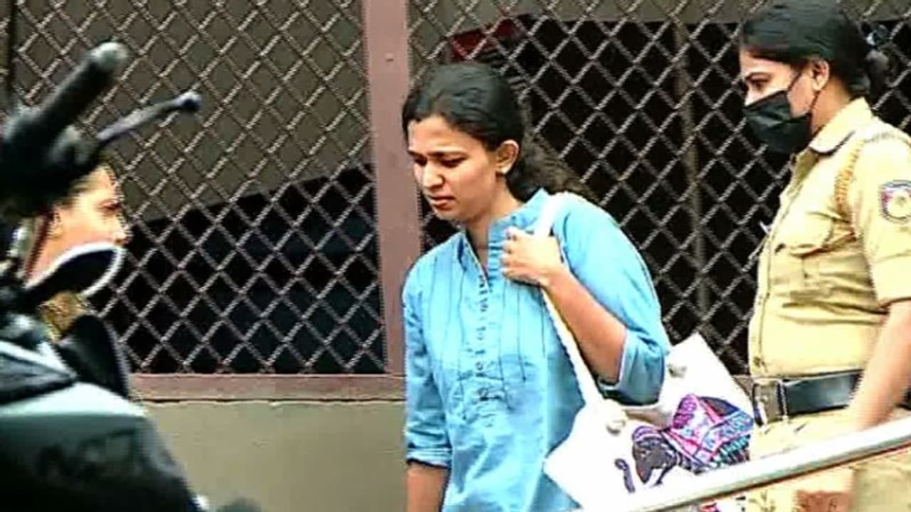 വ്യാജ പ്രവർത്തി പരിചയ സർട്ടിഫിക്കറ്റ് കേസ്; വിദ്യയുടെ ജാമ്യാപേക്ഷ ഇന്ന് ഹോസ്ദുർ​ഗ് കോടതി പരി​ഗണിക്കും