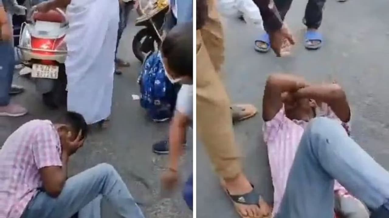 ಕಿರುಕುಳ ನೀಡಿದ ವ್ಯಕ್ತಿಗೆ ನಡುರಸ್ತೆಯಲ್ಲಿಯೇ ಬೆಲ್ಟ್ನಲ್ಲಿ ಬಾರಿಸಿದ ಡೇರ್ಡೆವಿಲ್ ಅಕ್ಕ ತಂಗಿ! ಕಿರುಕುಳ ನೀಡಿದ ವ್ಯಕ್ತಿಗೆ ನಡುರಸ್ತೆಯಲ್ಲಿಯೇ ಬೆಲ್ಟ್ನಲ್ಲಿ ಬಾರಿಸಿದ ಡೇರ್ಡೆವಿಲ್ ಅಕ್ಕ ತಂಗಿ!