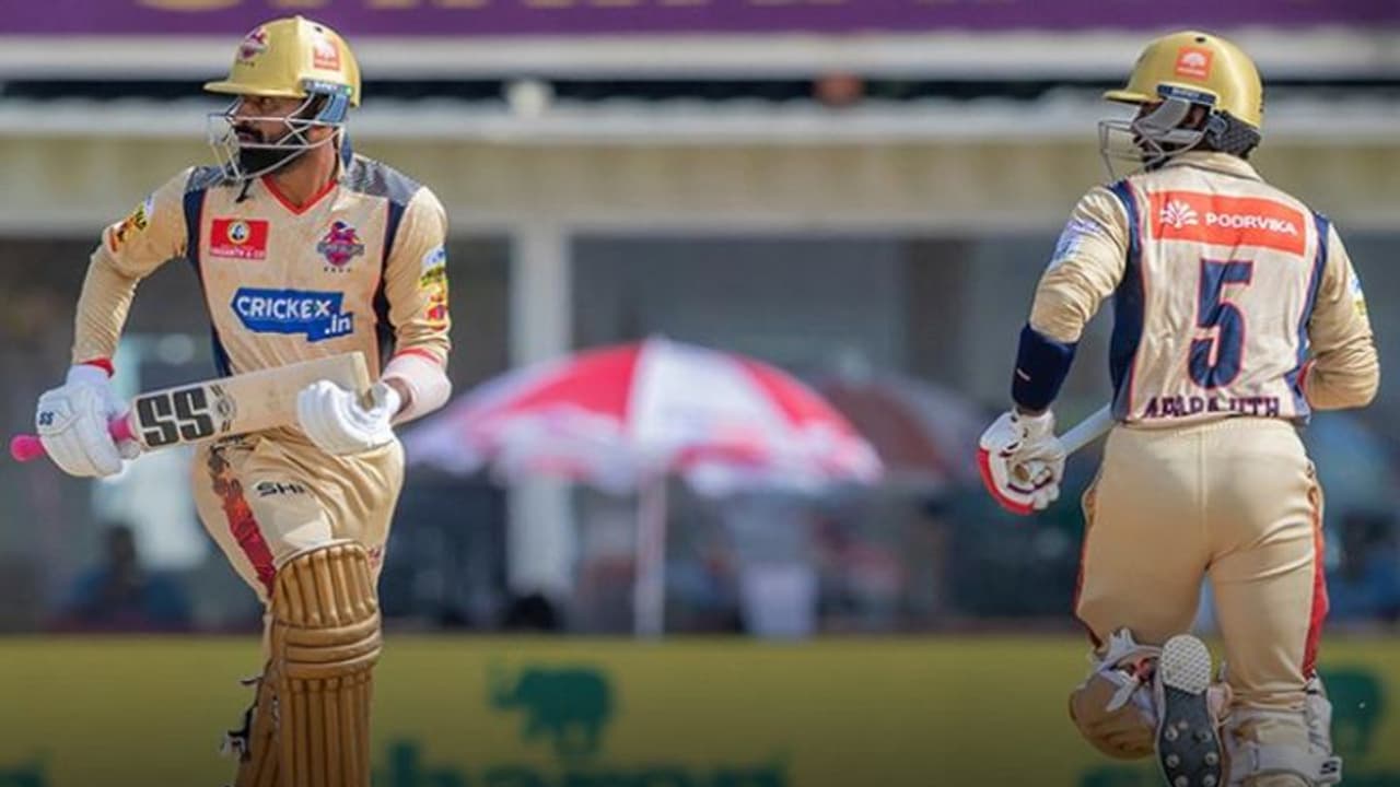 பாபா அபராஜித்தின் அதிரடியால் சேப்பாக்கம் சூப்பர் கில்லீஸ் 159 ரன்கள் குவிப்பு! பாபா அபராஜித்தின் அதிரடியால் சேப்பாக்கம் சூப்பர் கில்லீஸ் 159 ரன்கள் குவிப்பு!