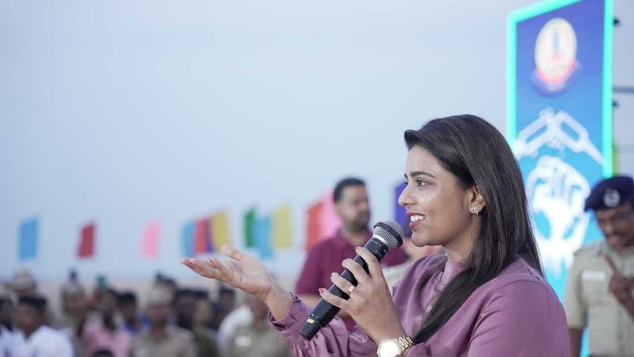 எனக்கு வேண்டாம்... நமக்கு வேண்டாம்..! போதை பொருள் விழிப்புணர்வு நிகழ்ச்சியில் கலந்து கொண்ட ஐஸ்வர்யா ராஜேஷ்!