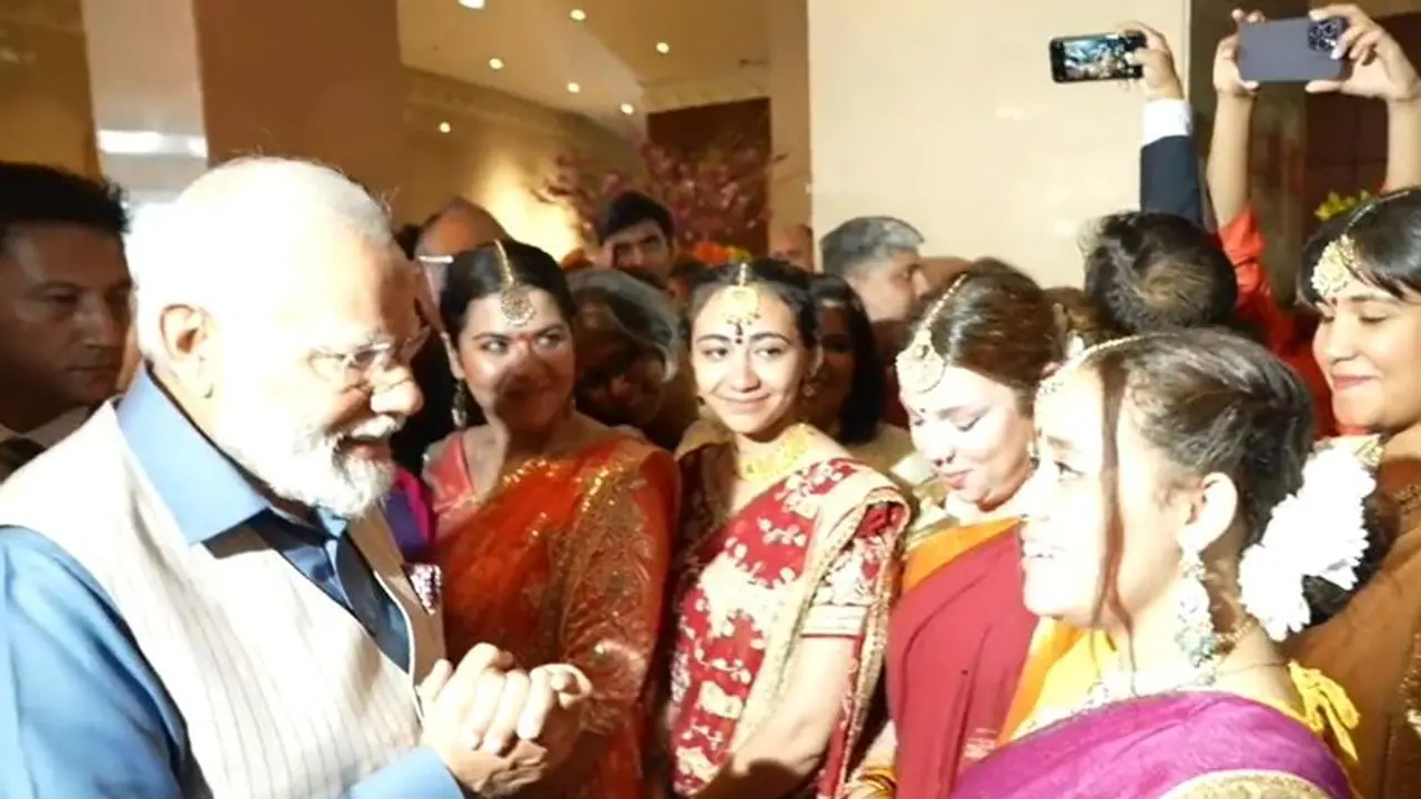 ಬಾಲಿವುಡ್ ಶೋಲೆ ಚಿತ್ರದ ಹಾಡಿನ ಮೂಲಕ ಪ್ರಧಾನಿ ಮೋದಿ ಸ್ವಾಗತಿಸಿದ ಈಜಿಪ್ಟ್ ಯುವತಿ!