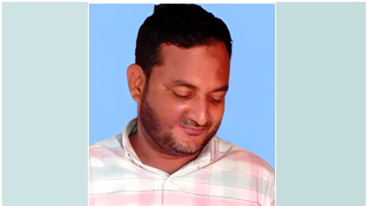 വിദേശത്ത് നിന്നെത്തിയിട്ട് 3 ആഴ്ച; ഭാര്യവീട്ടിൽ നിന്ന് മടങ്ങവേ ബൈക്ക് ലോറിയിലിടിച്ചു, പ്രവാസിക്ക് ദാരുണാന്ത്യം വിദേശത്ത് നിന്നെത്തിയിട്ട് 3 ആഴ്ച; ഭാര്യവീട്ടിൽ നിന്ന് മടങ്ങവേ ബൈക്ക് ലോറിയിലിടിച്ചു, പ്രവാസിക്ക് ദാരുണാന്ത്യം