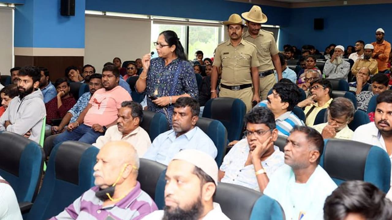 Bengaluru: ಕಾಲೇಜುಗಳ ಬಳಿ ಪುಂಡರ ಕಾಟ: ವಿದ್ಯಾರ್ಥಿನಿಯರ ದೂರು Bengaluru: ಕಾಲೇಜುಗಳ ಬಳಿ ಪುಂಡರ ಕಾಟ: ವಿದ್ಯಾರ್ಥಿನಿಯರ ದೂರು