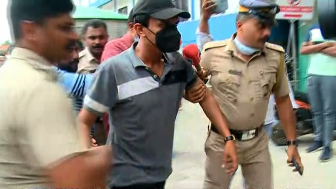 നിഖിലിന്റെ വ്യാജ ബിരുദം: എംകോം ക്ലാസിൽ തുടക്കത്തിലേ പിടിച്ച് അധ്യാപിക, കള്ളം പറഞ്ഞ് പ്രതി തടിയൂരി