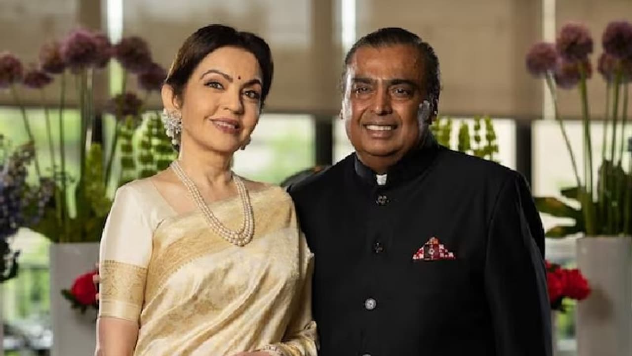 വിദ്യാർത്ഥികൾക്ക് കൈത്താങ്ങായി നിത അംബാനി; 2 ലക്ഷം രൂപ വരെ ലഭിക്കുന്ന സ്കോളർഷിപ്പുകൾക്ക് അപേക്ഷിക്കാം 