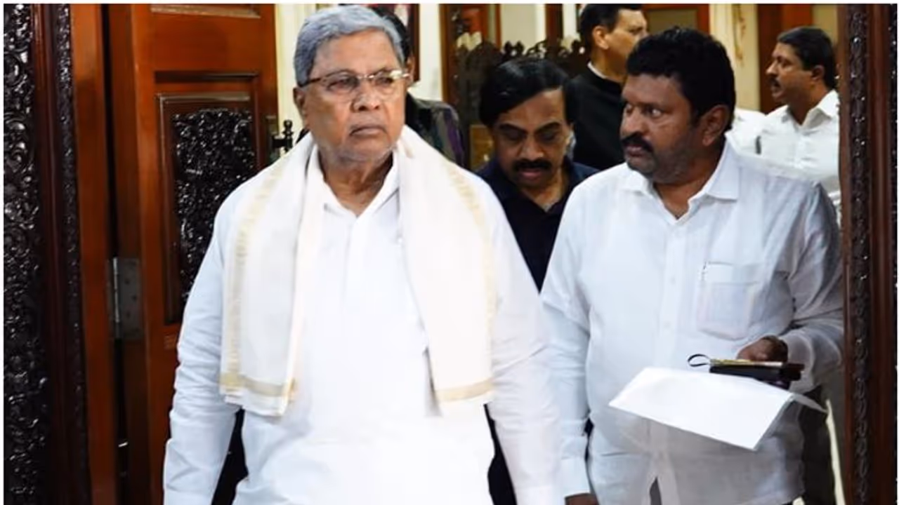 വിധാൻസൗധയിലെ 'അപശകുന'മായ തെക്കേവാതിൽ അടഞ്ഞുകിടന്നത് 20 വർഷം; ഒടുവിൽ തള്ളിത്തുറന്ന് സിദ്ധരാമയ്യ 