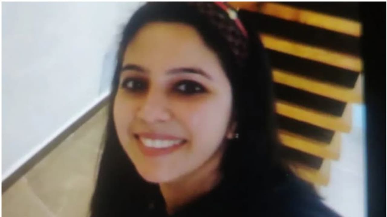 ರೈಲು ನಿಲ್ದಾಣ ಅಧಿಕಾರಿಗಳ ನಿರ್ಲಕ್ಷ್ಯ, ವಿದ್ಯುತ್ ಶಾಕ್ನಿಂದ ದೆಹಲಿ ಮಹಿಳೆ ಸಾವು! ರೈಲು ನಿಲ್ದಾಣ ಅಧಿಕಾರಿಗಳ ನಿರ್ಲಕ್ಷ್ಯ, ವಿದ್ಯುತ್ ಶಾಕ್ನಿಂದ ದೆಹಲಿ ಮಹಿಳೆ ಸಾವು!