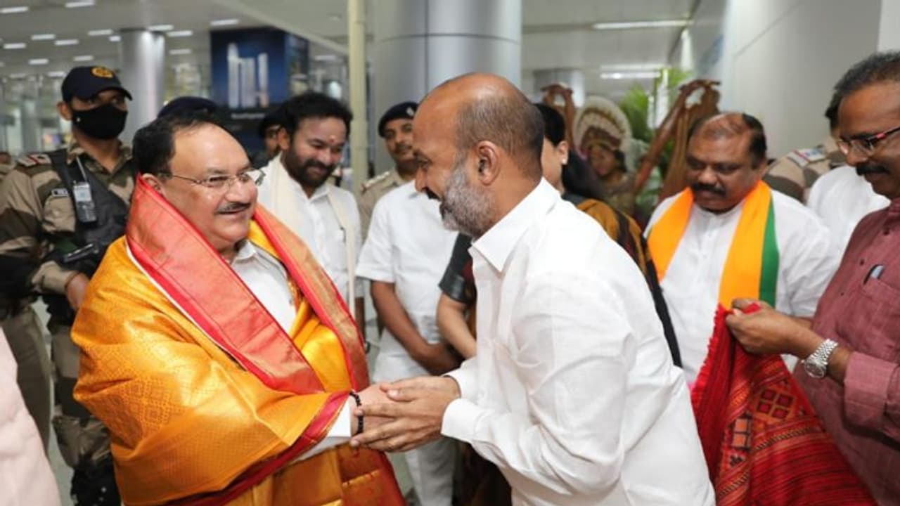 హైదరాబాద్ చేరుకున్న జేపీ నడ్డా.. వారిని కలిశాక నాగర్ కర్నూలుకు పయనం.. వివరాలు ఇవే.. హైదరాబాద్ చేరుకున్న జేపీ నడ్డా.. వారిని కలిశాక నాగర్ కర్నూలుకు పయనం.. వివరాలు ఇవే..