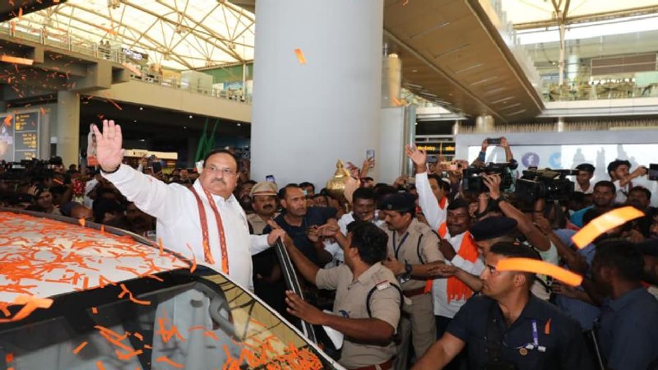 తెలంగాణ టూర్.. ప్రొఫెసర్ నాగేశ్వర్తో సమావేశమైన జేపీ నడ్డా.. తెలంగాణ టూర్.. ప్రొఫెసర్ నాగేశ్వర్తో సమావేశమైన జేపీ నడ్డా..