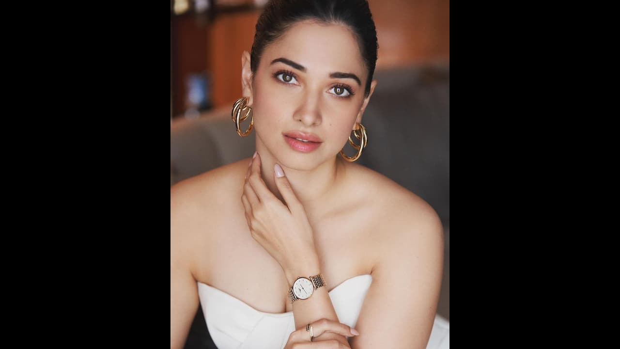 தமன்னா பளபளப்பாக இருக்க இதுதான் காரணமாம்..! இது அவரே சொன்னது...நீங்களும் ட்ரை பண்ணுங்க..!!