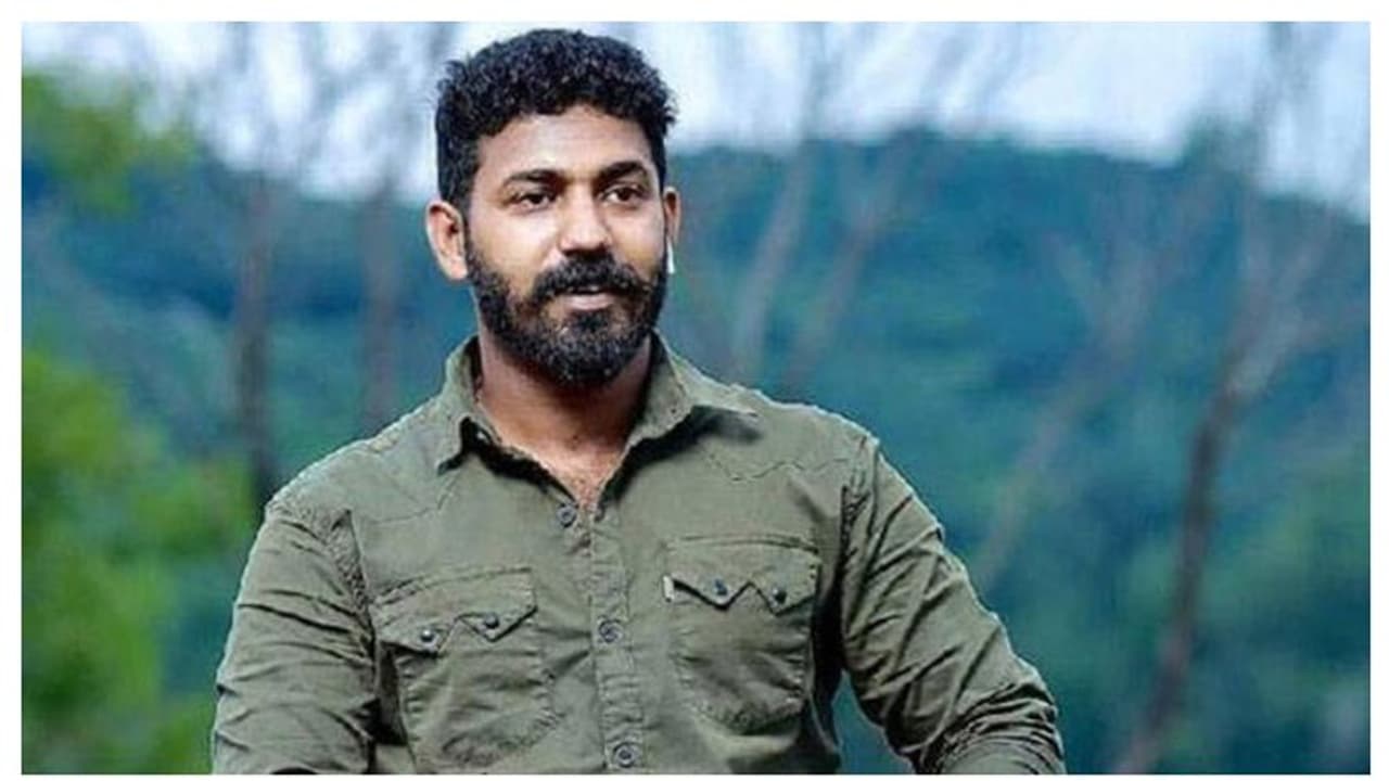 വിയ്യൂരില് ജയിലറെ മർദ്ദിച്ച കേസ്: ആകാശ് തില്ലങ്കേരിയെ കാപ്പ ചുമത്തി കസ്റ്റഡിയിലെടുത്തു വിയ്യൂരില് ജയിലറെ മർദ്ദിച്ച കേസ്: ആകാശ് തില്ലങ്കേരിയെ കാപ്പ ചുമത്തി കസ്റ്റഡിയിലെടുത്തു
