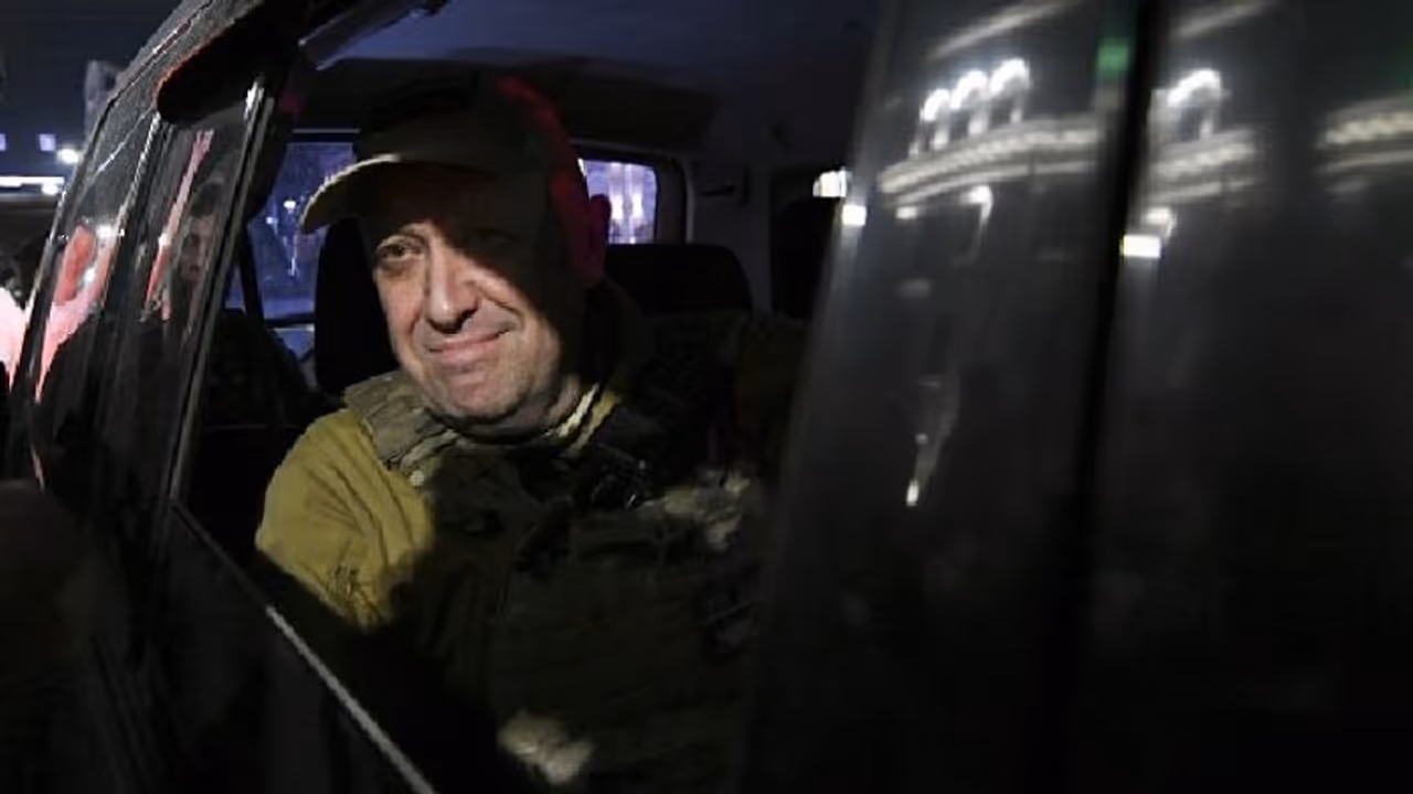 Exiled Wagner boss Prigozhin 'could attack Kyiv from Belarus', warns top British General (WATCH)