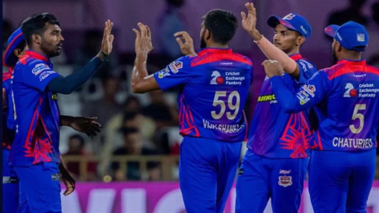 புவனேஷ்வரன் வேகத்தில் போட்டி போட்டுக் கொண்ட அவுட்டான திருச்சி வீரர்கள்; ஐடிரீம் திருப்பூர் தமிழன்ஸ் வெற்றி! புவனேஷ்வரன் வேகத்தில் போட்டி போட்டுக் கொண்ட அவுட்டான திருச்சி வீரர்கள்; ஐடிரீம் திருப்பூர் தமிழன்ஸ் வெற்றி!