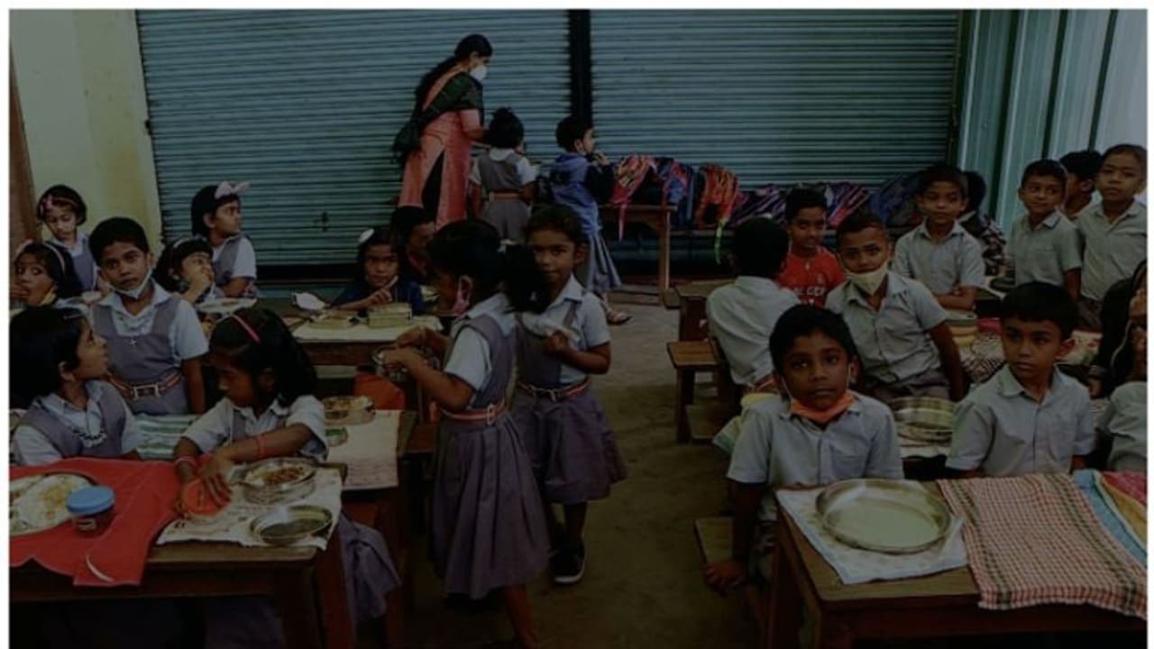 സ്കൂൾ കുട്ടികളുടെ ഉച്ചഭക്ഷണ വിതരണ പ്രതിസന്ധിയിൽ; ഇനിയും പരിഹാരമായില്ല; കോടതി കയറി പ്രധാനാധ്യാപകര് സ്കൂൾ കുട്ടികളുടെ ഉച്ചഭക്ഷണ വിതരണ പ്രതിസന്ധിയിൽ; ഇനിയും പരിഹാരമായില്ല; കോടതി കയറി പ്രധാനാധ്യാപകര്