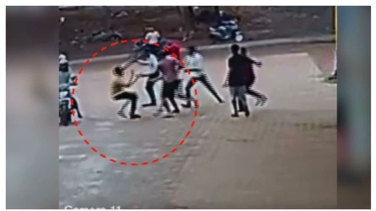 ഫോൺ പെ വഴി പണമയച്ചു, തർക്കം; പെട്രോൾ പമ്പ് ജീവനക്കാരന് ക്രൂരമർദ്ദനം