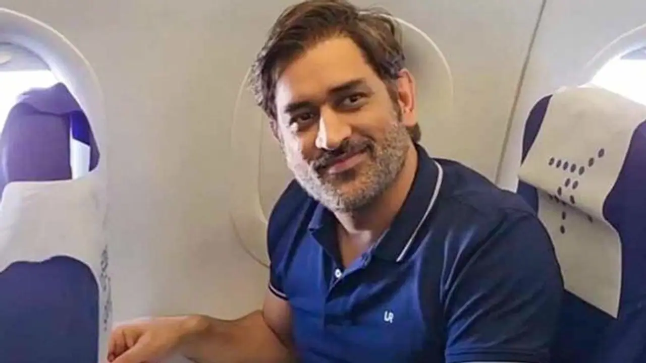 MS Dhoni spotted playing 'Candy Crush' during Economy Class Flight, Video goes Viral