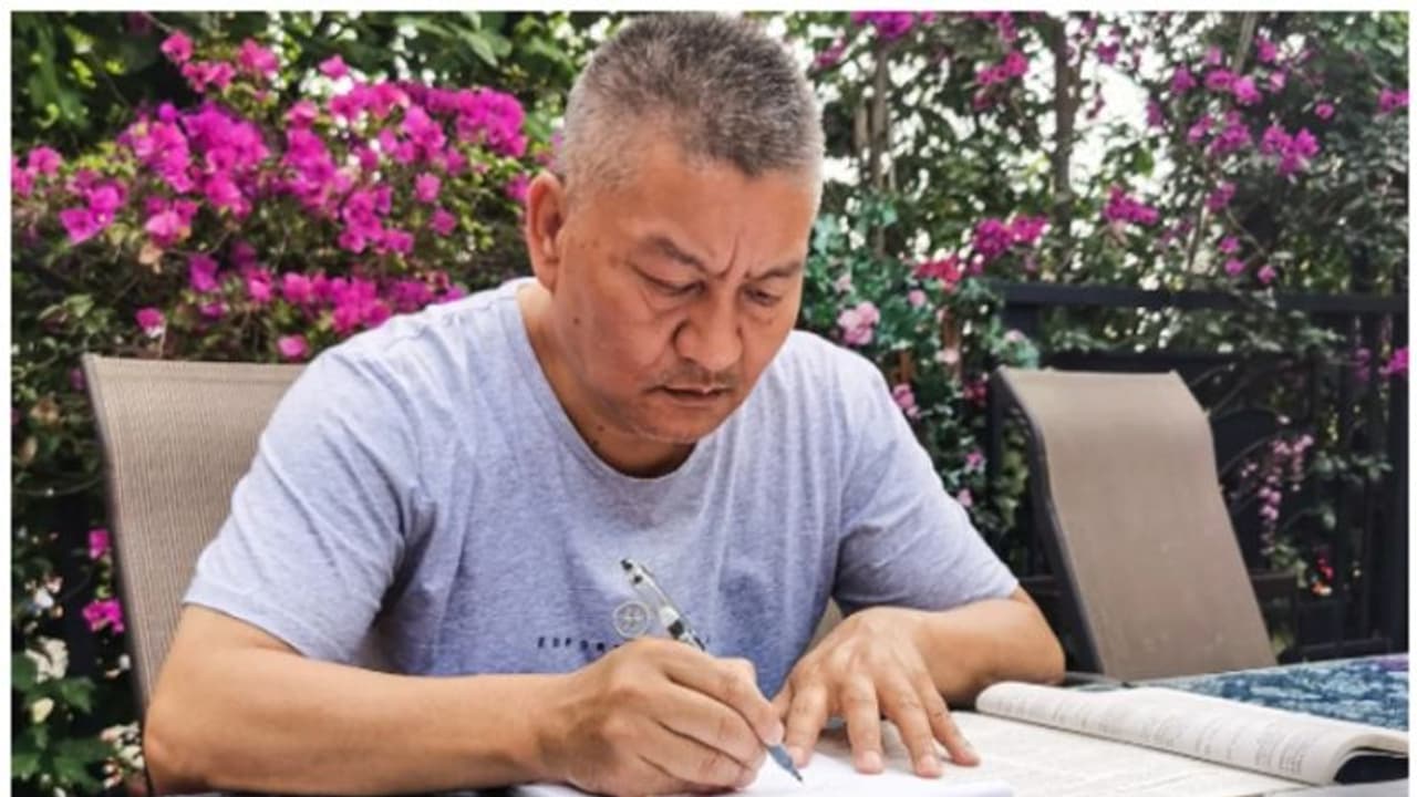  'പഠിപ്പിസ്റ്റാകണം'; 27 തവണ പരീക്ഷ തോറ്റെങ്കിലും പിന്മാറില്ലെന്ന് ഉറച്ച് 52 രണ്ട് കാരനായ ചൈനീസ് കോടീശ്വരന്‍ !