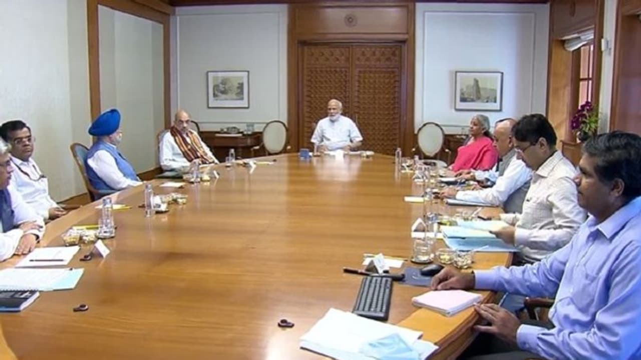 మణిపూర్ పరిస్థితిపై మంత్రులతో ప్రధాని మోడీ కీలక సమావేశం.. మణిపూర్ పరిస్థితిపై మంత్రులతో ప్రధాని మోడీ కీలక సమావేశం..