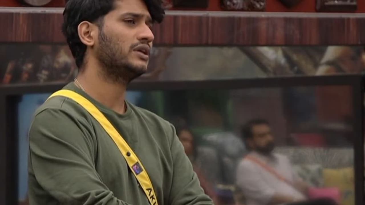 ആത്മസുഹൃത്ത് ഹരിക്ക് നന്ദി പറഞ്ഞ് അഖില്, 'ശമ്പളത്തില് നിന്ന് അമ്പതിനായിരം തന്നു' ആത്മസുഹൃത്ത് ഹരിക്ക് നന്ദി പറഞ്ഞ് അഖില്, 'ശമ്പളത്തില് നിന്ന് അമ്പതിനായിരം തന്നു'