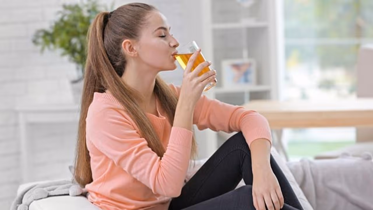 ചര്മ്മം കണ്ടാല് പ്രായം പറയാതിരിക്കാന് കിടിലനൊരു പാനീയം! ചര്മ്മം കണ്ടാല് പ്രായം പറയാതിരിക്കാന് കിടിലനൊരു പാനീയം!