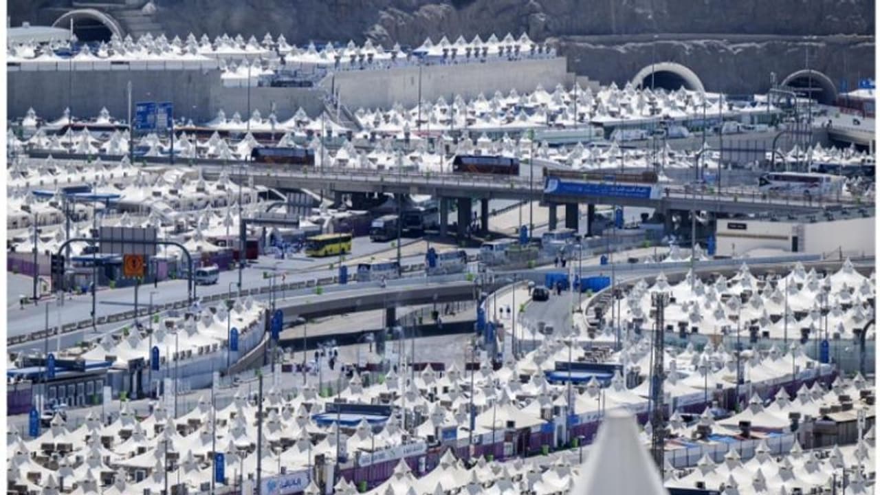 ‘ലബൈക്’ മന്ത്രങ്ങളുമായായി 20 ലക്ഷത്തോളം ഹജ്ജ് തീർത്ഥാടകർ മിനായിൽ; നാളെ അറഫാ സംഗമം ‘ലബൈക്’ മന്ത്രങ്ങളുമായായി 20 ലക്ഷത്തോളം ഹജ്ജ് തീർത്ഥാടകർ മിനായിൽ; നാളെ അറഫാ സംഗമം