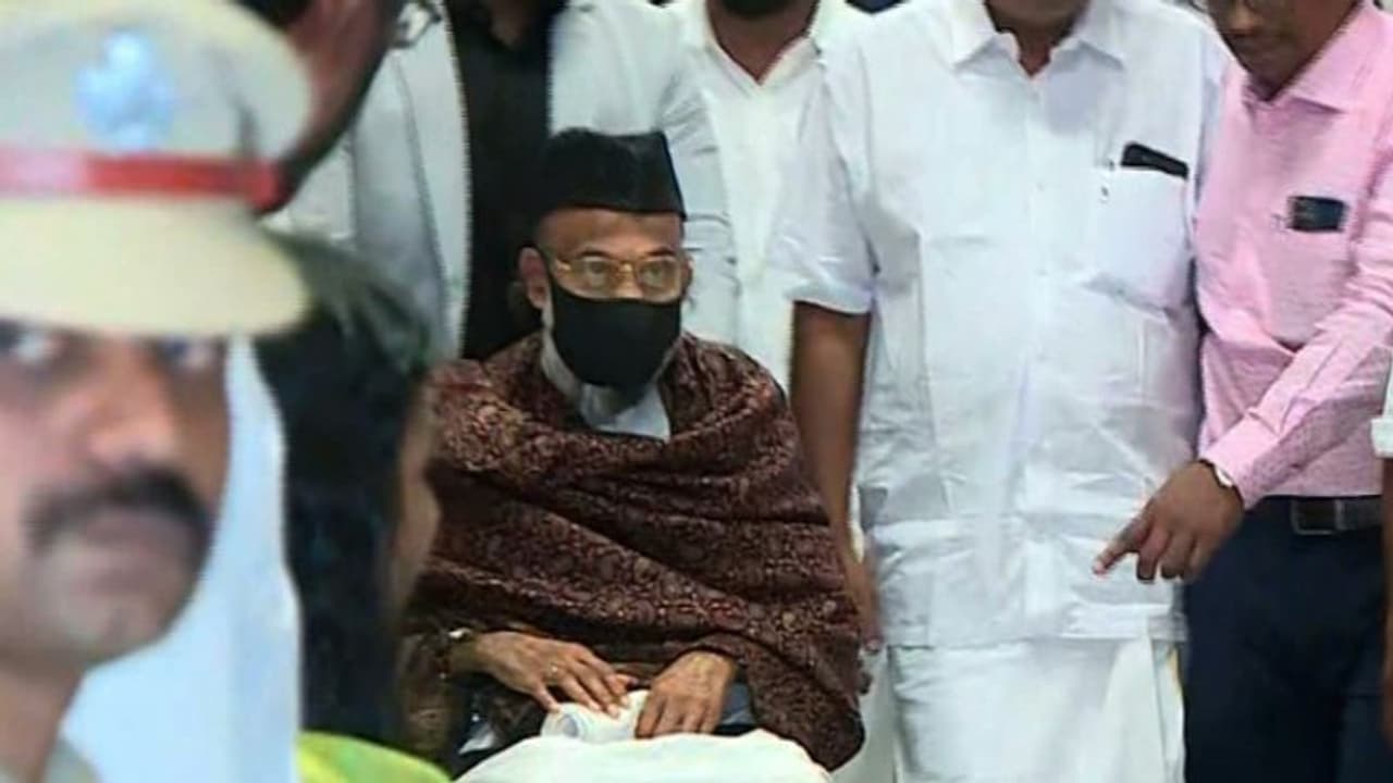 കടുത്ത ചർദ്ദിയും ഉയർന്ന രക്തസമ്മർദ്ദവും: മഅദനിയെ ആശുപത്രിയിൽ അഡ്മിറ്റ് ചെയ്തു കടുത്ത ചർദ്ദിയും ഉയർന്ന രക്തസമ്മർദ്ദവും: മഅദനിയെ ആശുപത്രിയിൽ അഡ്മിറ്റ് ചെയ്തു