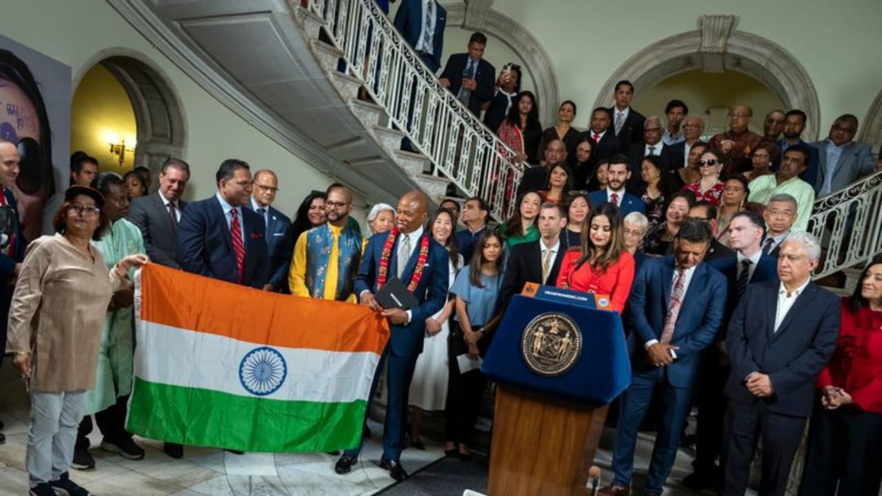 ಮೋದಿ ಅಮೆರಿಕ ಭೇಟಿ ಬೆನ್ನಲ್ಲೇ ದೀಪಾವಳಿ ಹಬ್ಬಕ್ಕೆ ಶಾಲೆಗೆ ಸರ್ಕಾರಿ ರಜೆ ಘೋಷಿಸಿದ ನ್ಯೂಯಾರ್ಕ್! ಮೋದಿ ಅಮೆರಿಕ ಭೇಟಿ ಬೆನ್ನಲ್ಲೇ ದೀಪಾವಳಿ ಹಬ್ಬಕ್ಕೆ ಶಾಲೆಗೆ ಸರ್ಕಾರಿ ರಜೆ ಘೋಷಿಸಿದ ನ್ಯೂಯಾರ್ಕ್!