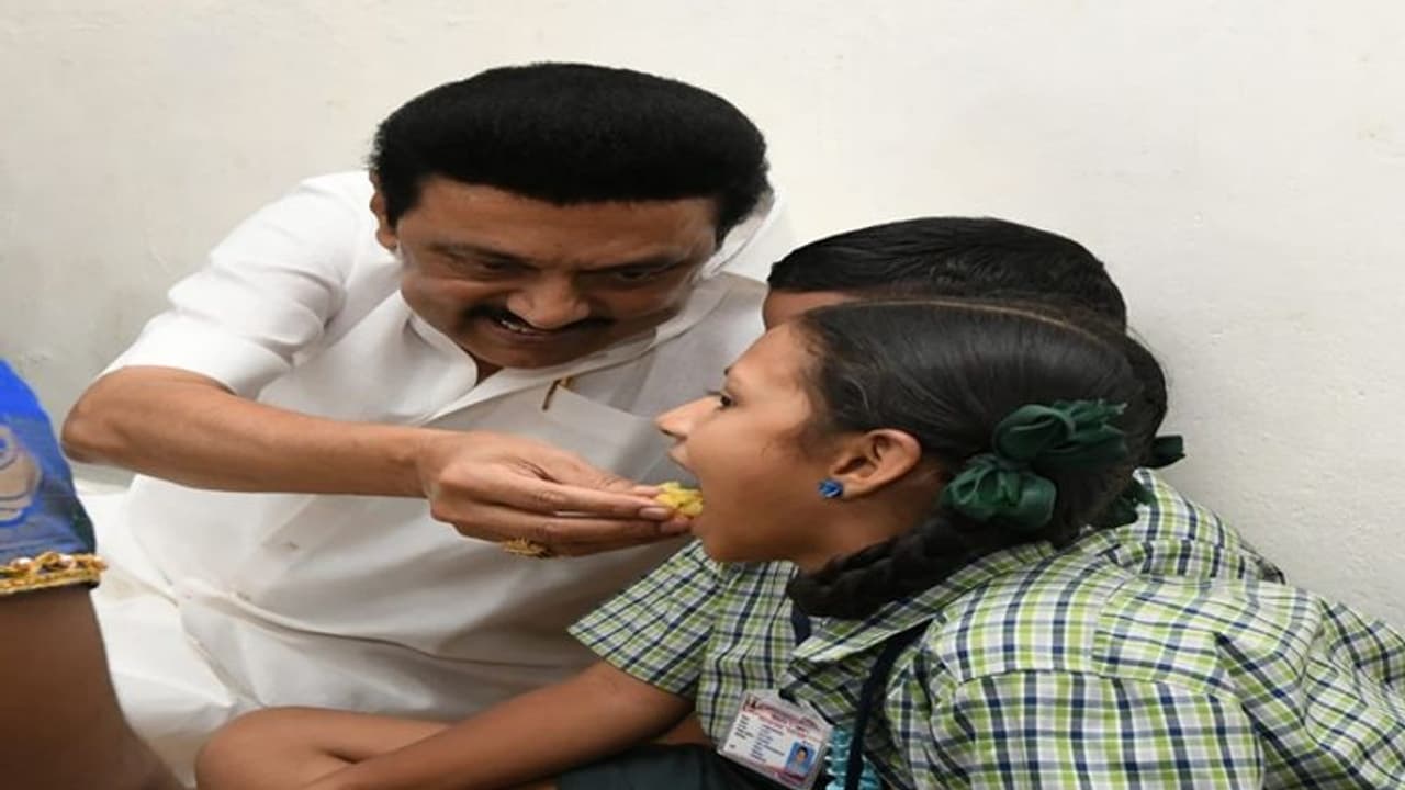 காலை உணவுத் திட்டத்தில் மாற்றம்: தமிழக அரசு உத்தரவு! காலை உணவுத் திட்டத்தில் மாற்றம்: தமிழக அரசு உத்தரவு!