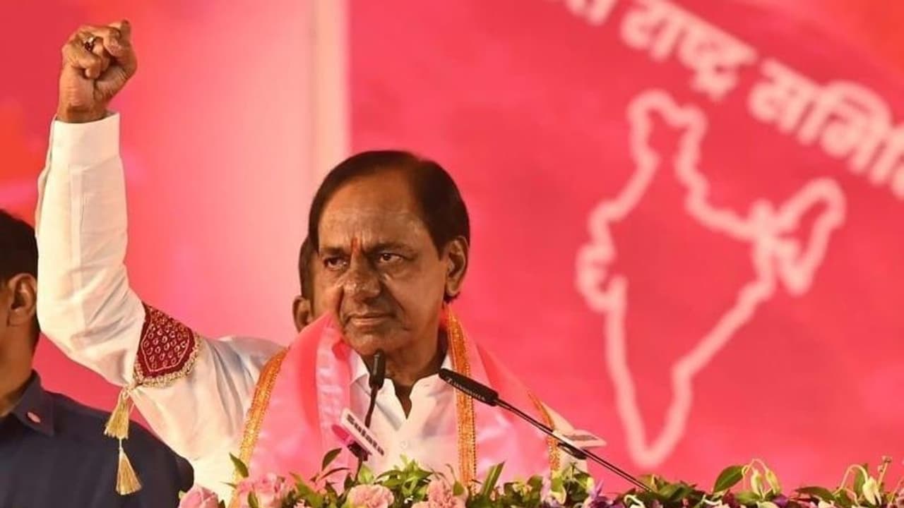 KCR: మ‌హారాష్ట్రలో కేసీఆర్ దూకుడు.. భారీగా బీఆర్ఎస్ లోకి చేరిక‌లు 