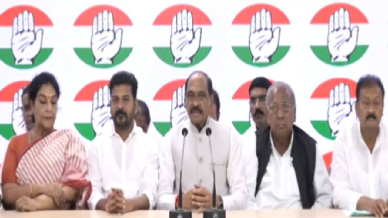 కర్ణాటక తరహా వ్యూహంతో ముందుకు.. బీఆర్ఎస్తో పొత్తుకు అవకాశమే లేదు: కాంగ్రెస్ నేతలు కర్ణాటక తరహా వ్యూహంతో ముందుకు.. బీఆర్ఎస్తో పొత్తుకు అవకాశమే లేదు: కాంగ్రెస్ నేతలు