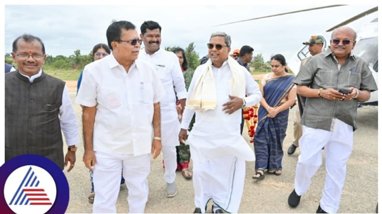 ಶಿವಲಿಂಗೇಗೌಡರಿಗೆ ಸಚಿವ ಸ್ಥಾನ ಕೊಡುವಂತೆ ಕೂಗಿದ‌ ಅಭಿಮಾನಿ, ಆಯ್ತು ಕೊಡ್ತಿನಿ ಕೂತ್ಕೊ ಎಂದ ಸಿದ್ದರಾಮಯ್ಯ