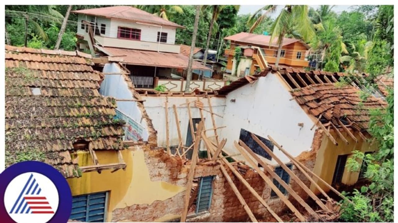 ಎರಡು ದಿನಗಳಿಂದ ಸುರಿದ‌ ಮಳೆಗೆ 106 ವರ್ಷಗಳ‌ ಇತಿಹಾಸವಿರುವ ಸರ್ಕಾರಿ ಶಾಲೆ ನೆಲಸಮ!